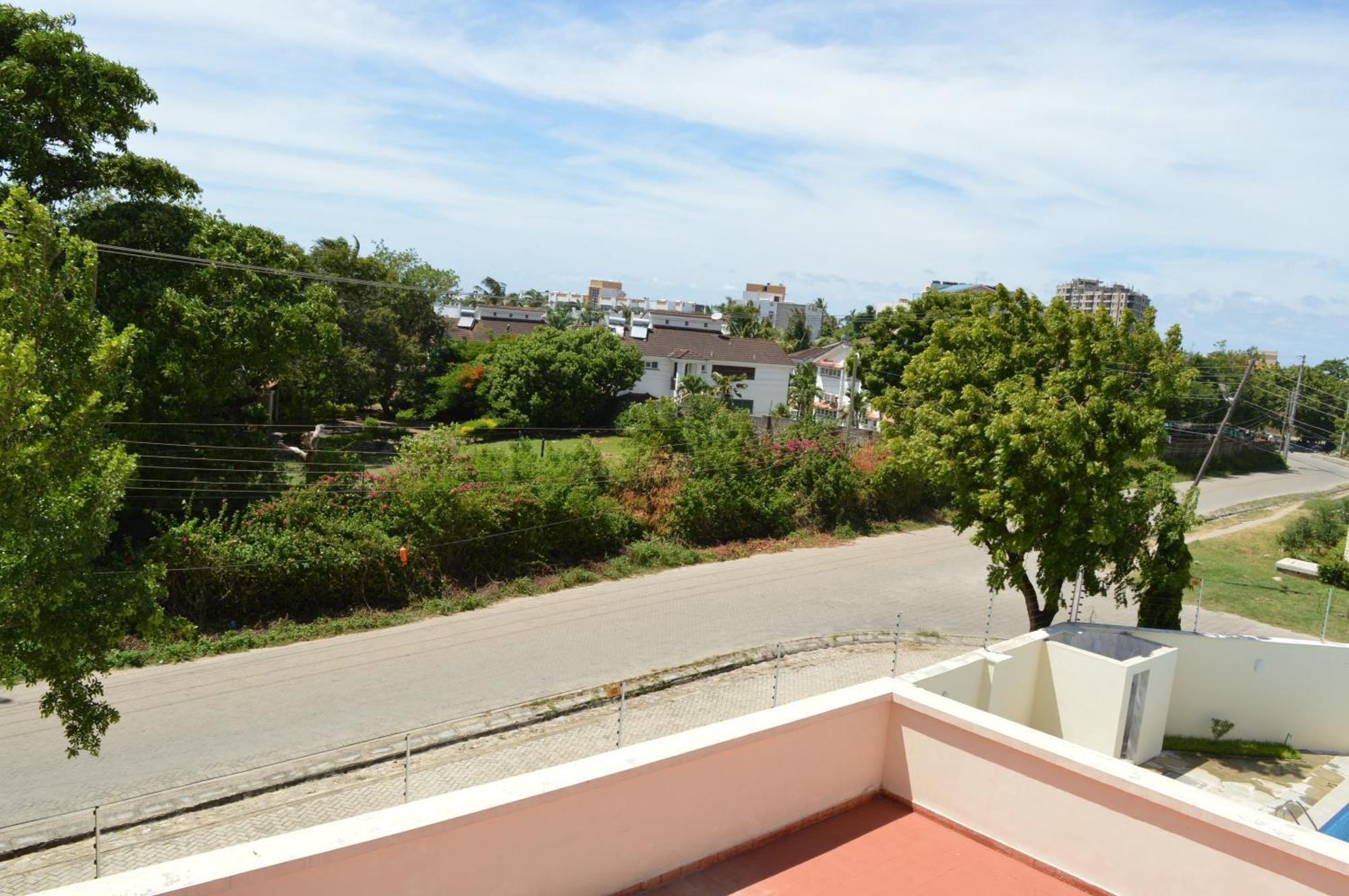 Hotel Tiffany Mombassa Buitenkant foto