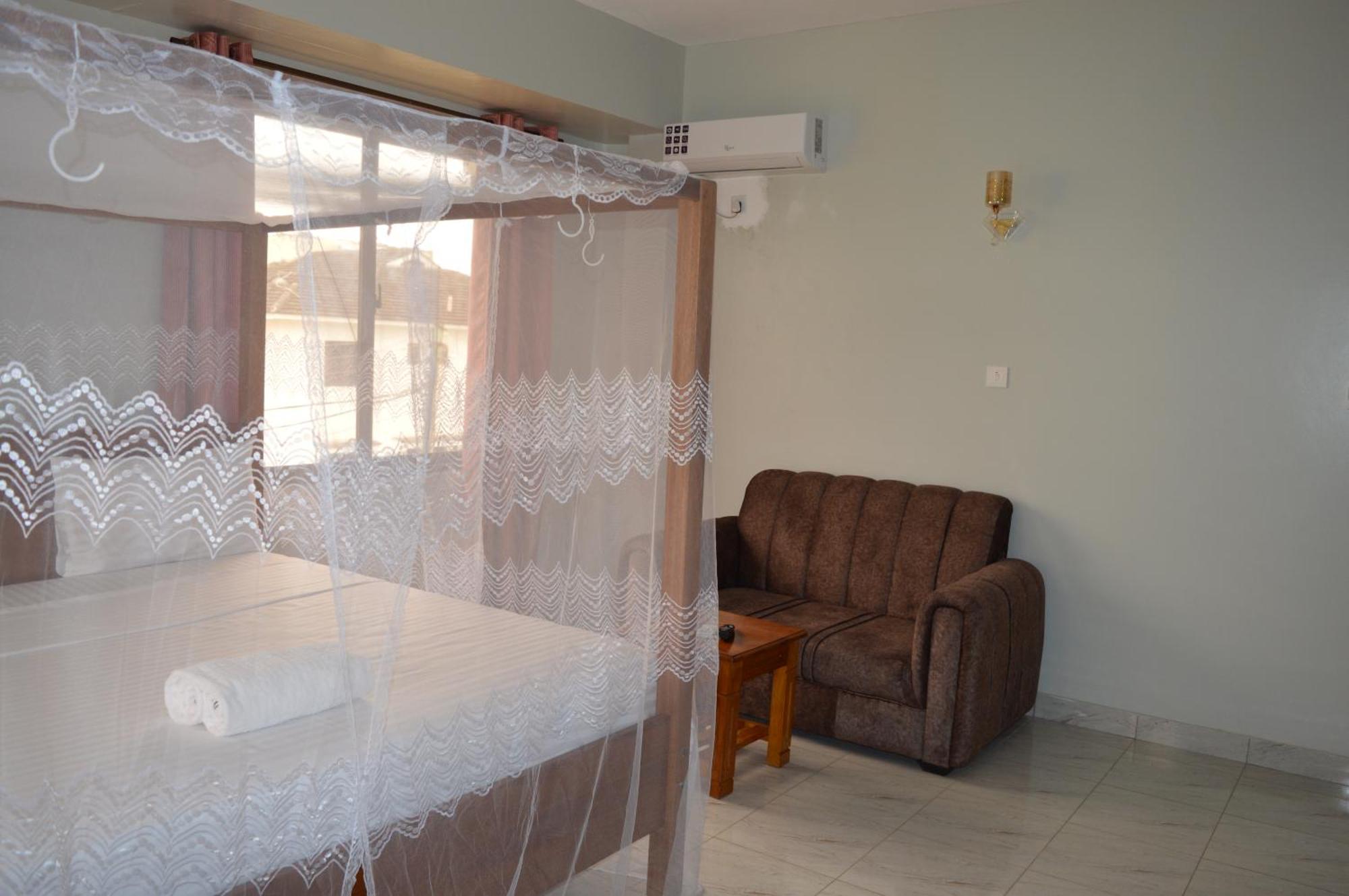 Hotel Tiffany Mombassa Buitenkant foto