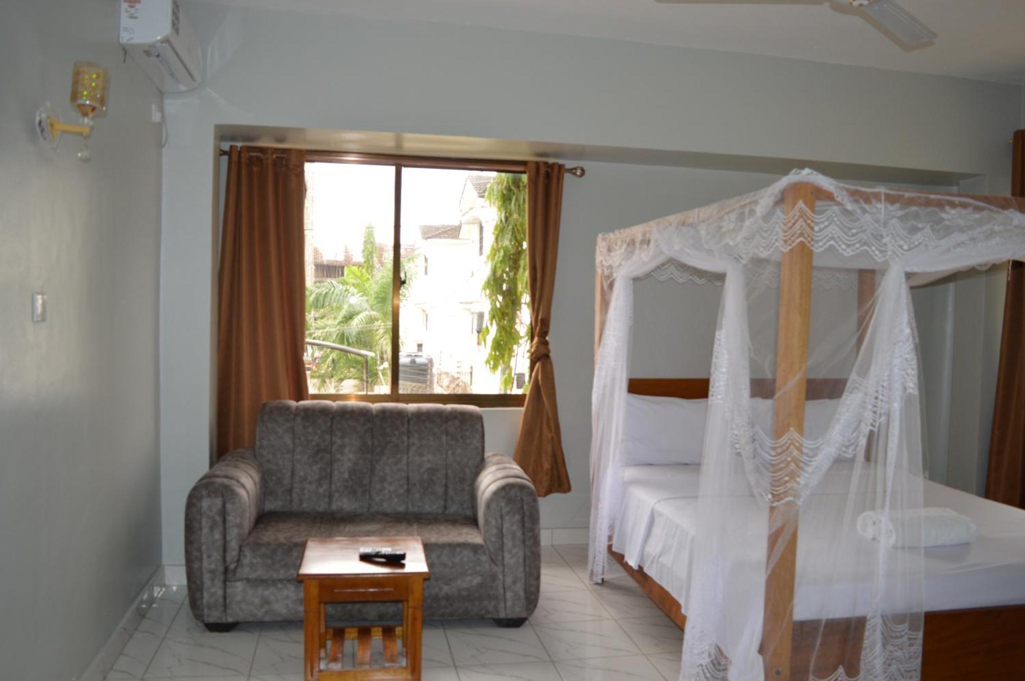 Hotel Tiffany Mombassa Buitenkant foto