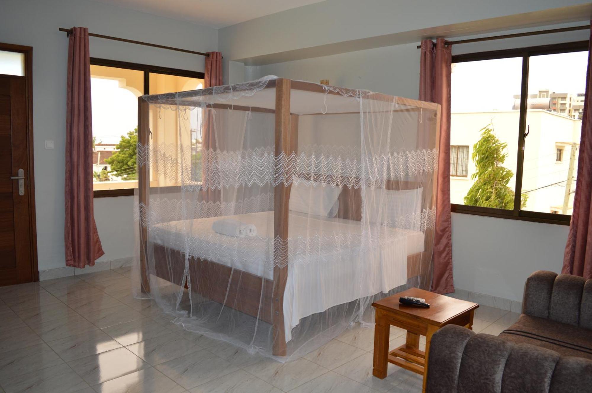Hotel Tiffany Mombassa Buitenkant foto